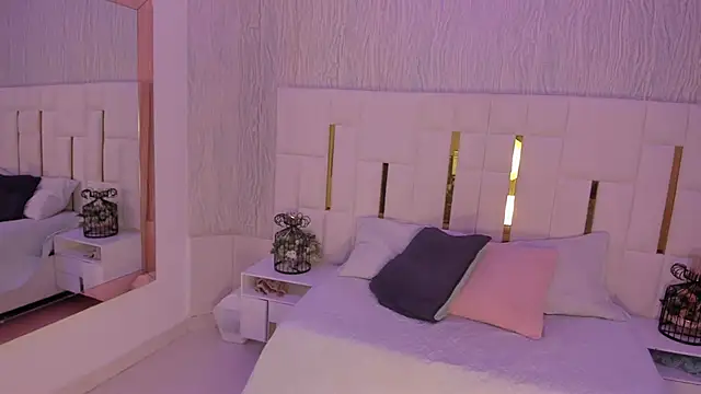 Meghan stonne  online show from November 14, 2025, 9:02 pm