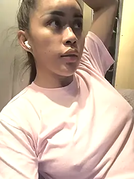 Snapshot of QuiinMollyXxX chatting on February 26, 2025, 7:53 am QuiinMollyXxX online show from February 26, 2025, 7:53 am