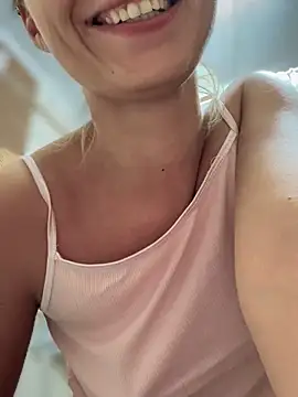 YOUR-KARINA online show from September 19, 2025, 4:29 pm