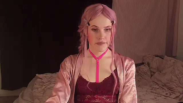 Snapshot of EffieMinki chatting on December 11, 2024, 6:20 pm EffieMinki online show from December 11, 2024, 6:20 pm