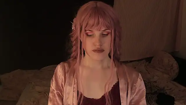 Snapshot of EffieMinki chatting on December 15, 2024, 6:37 pm EffieMinki online show from December 15, 2024, 6:37 pm