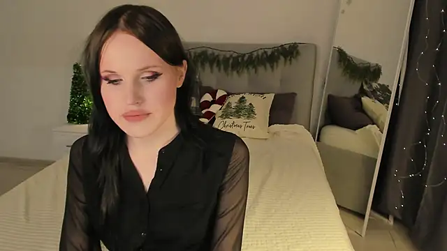 EffieMinki online show from December 21, 2025, 10:00 am