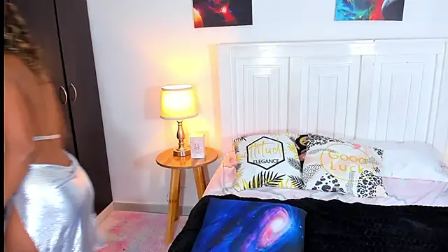 Snapshot of SarahCinnamon- chatting on January 9, 2025, 8:01 pm SarahCinnamon- online show from January 9, 2025, 8:01 pm