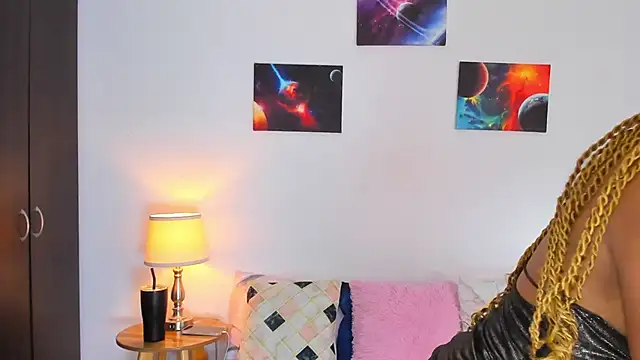 Snapshot of SarahCinnamon- chatting on November 4, 2025, 8:08 pm SarahCinnamon- online show from November 4, 2025, 8:08 pm