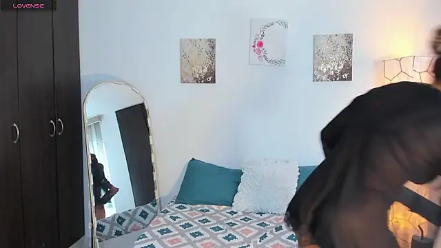 SarahCinnamon- online show from February 19, 2026, 7:10 pm