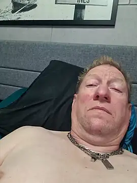 tomtom111111 online show from September 9, 2025, 3:55 pm