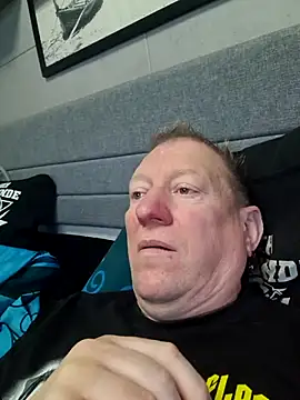 tomtom111111 online show from October 18, 2025, 11:44 am