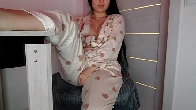 Lili asian online show from December 7, 2024, 11:01 pm
