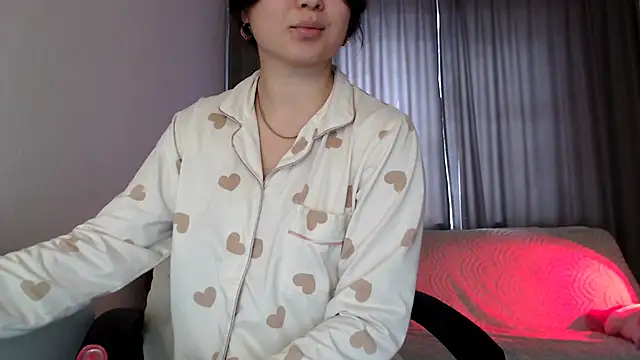 Lili asian online show from October 17, 2025, 9:01 am