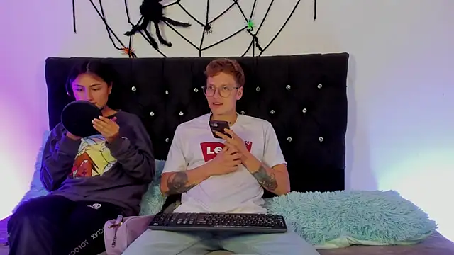 A sexy couple   online show from October 28, 2025, 9:17 pm