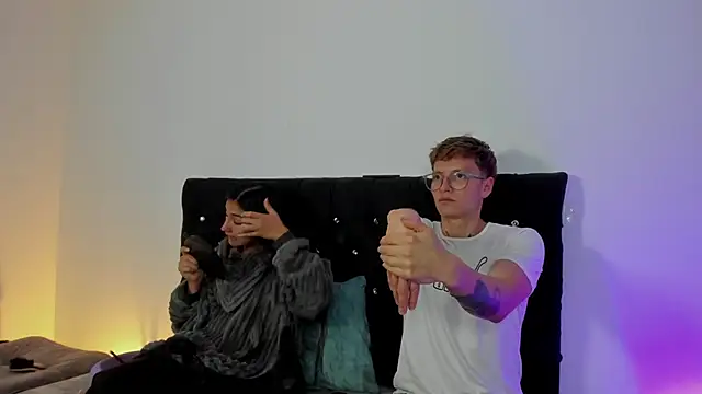 A sexy couple   online show from November 12, 2025, 8:41 pm