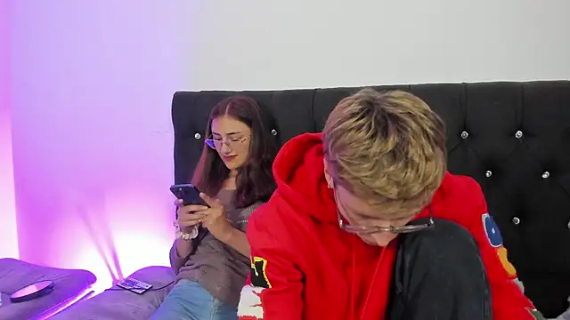 A sexy couple   online show from December 4, 2025, 10:40 pm