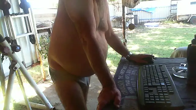 herbie010666 online show from April 21, 2026, 3:13 am