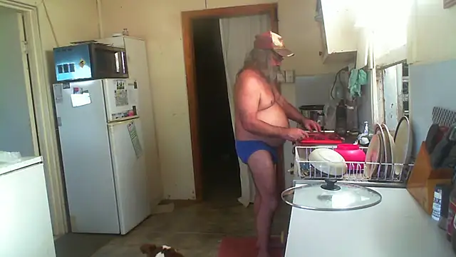 herbie010666 online show from April 22, 2026, 5:21 am