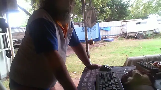 herbie010666 online show from May 11, 2026, 2:50 am
