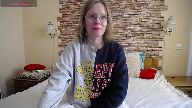 Snapshot of BlondyBabySweet chatting on May 3, 2026, 10:54 am BlondyBabySweet online show from May 3, 2026, 10:54 am