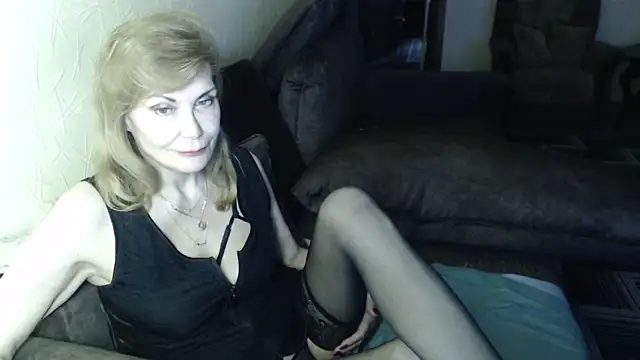 Snapshot of Sexy_Irene chatting on May 20, 2026, 5:02 am Sexy Irene online show from May 20, 2026, 5:02 am