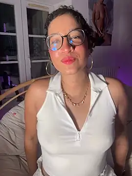 Snapshot of Lauyako chatting on July 25, 2026, 9:45 pm Lauyako online show from July 25, 2026, 9:45 pm