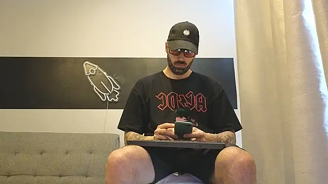 Snapshot of MattxFeet chatting on January 13, 2026, 5:18 pm MattxFeet online show from January 13, 2026, 5:18 pm