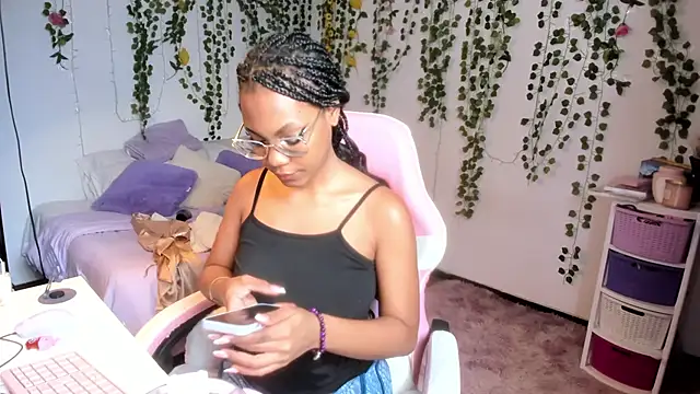 Snapshot of violeta_milleer chatting on June 4, 2026, 4:13 pm violeta milleer online show from June 4, 2026, 4:13 pm