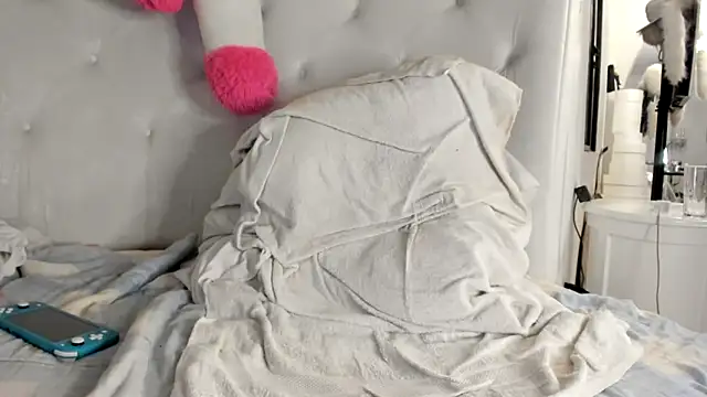 Burlesque XlX online show from September 12, 2025, 5:18 am