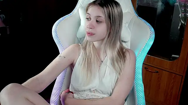 ho1yho1e online show from December 4, 2025, 5:43 pm