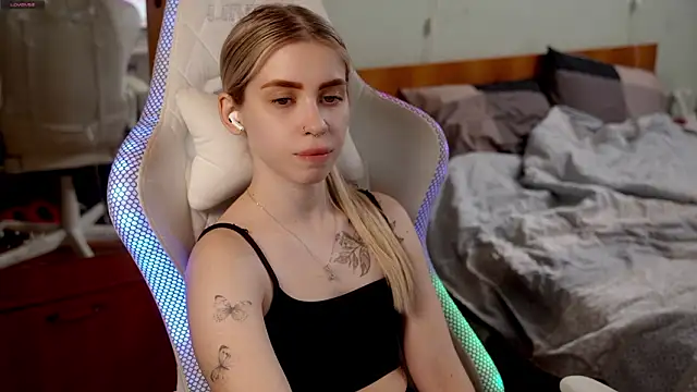 ho1yho1e online show from February 11, 2026, 6:57 pm