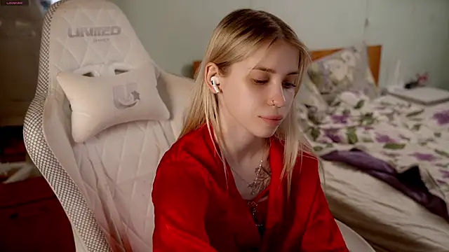 ho1yho1e online show from March 23, 2026, 7:18 pm