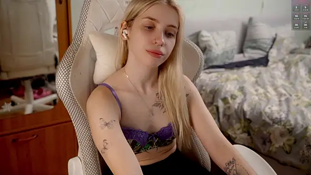 ho1yho1e online show from April 10, 2026, 6:45 pm