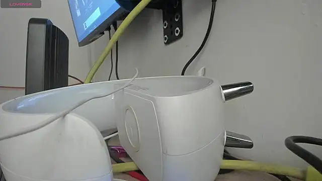 Snapshot of Hela_wet chatting on March 10, 2026, 12:32 pm Hela wet online show from March 10, 2026, 12:32 pm