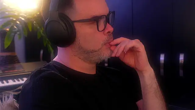 Sanders White online show from September 13, 2025, 7:57 pm