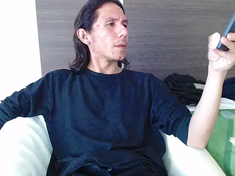 Latinopervs online show from November 16, 2025, 9:31 pm