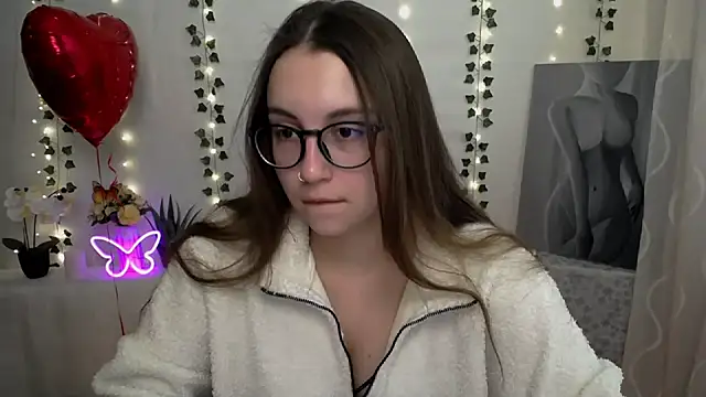 SweetPrincess  online show from February 17, 2025, 6:42 am