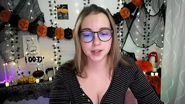 SweetPrincess  online show from November 3, 2025, 6:36 am