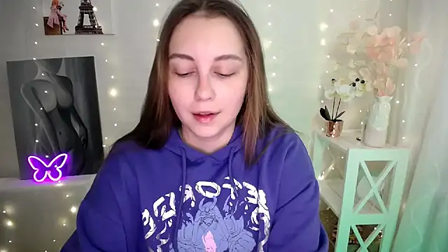 SweetPrincess  online show from April 17, 2026, 5:32 am