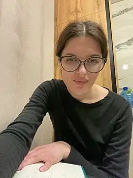 little belucci online show from February 6, 2025, 4:03 pm