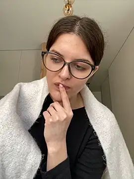 little belucci online show from February 9, 2025, 1:03 pm