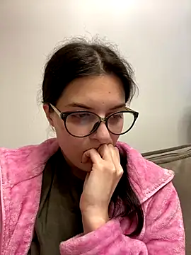 little belucci online show from October 19, 2025, 1:23 pm