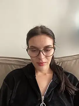 little belucci online show from October 20, 2025, 1:11 pm