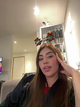 MaddyyLennon online show from December 16, 2024, 5:33 pm