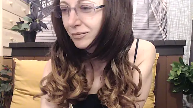 Snapshot of lilianleight chatting on April 13, 2026, 10:32 am lilianleight online show from April 13, 2026, 10:32 am