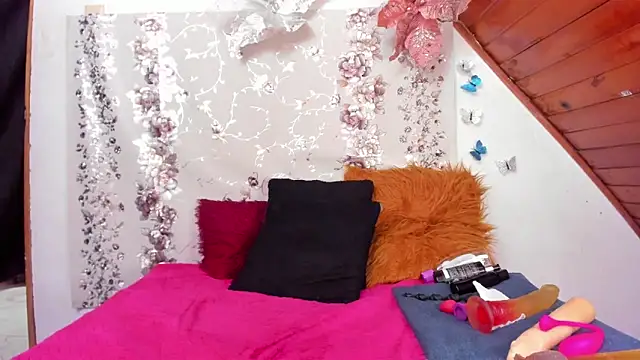 Hannaa32 online show from March 1, 2025, 11:04 pm