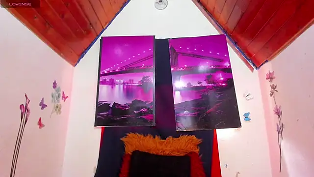 Hannaa32 online show from September 8, 2025, 6:51 pm