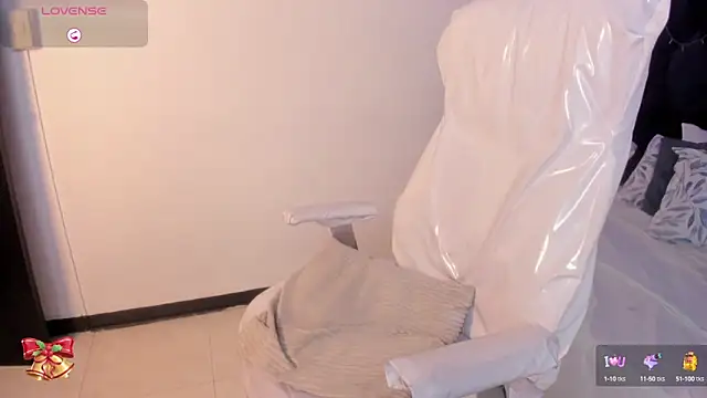 lauren fit online show from February 24, 2025, 5:53 pm