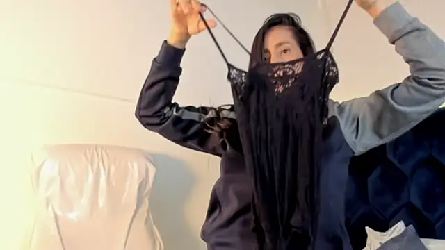 lauren fit online show from March 18, 2026, 5:49 pm