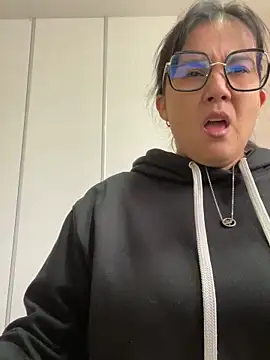 SWEETLILY18 online show from February 7, 2025, 2:26 pm