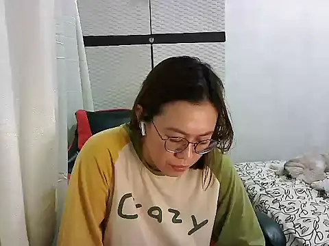 crizzybel online show from March 12, 2025, 5:02 am