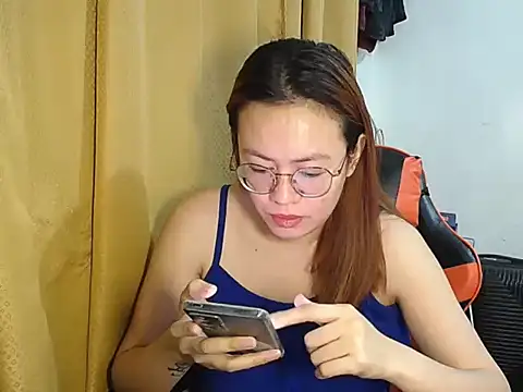 crizzybel online show from December 4, 2025, 6:49 pm