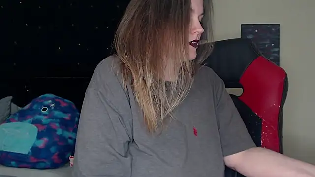 ToxicLilly online show from January 8, 2025, 12:15 pm