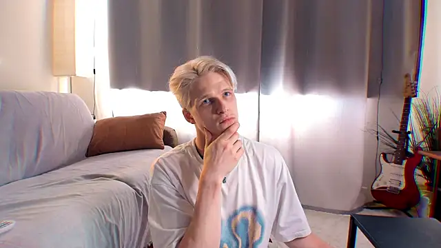 Snapshot of Breston_Sweet chatting on July 17, 2026, 3:07 pm Breston Sweet online show from July 17, 2026, 3:07 pm